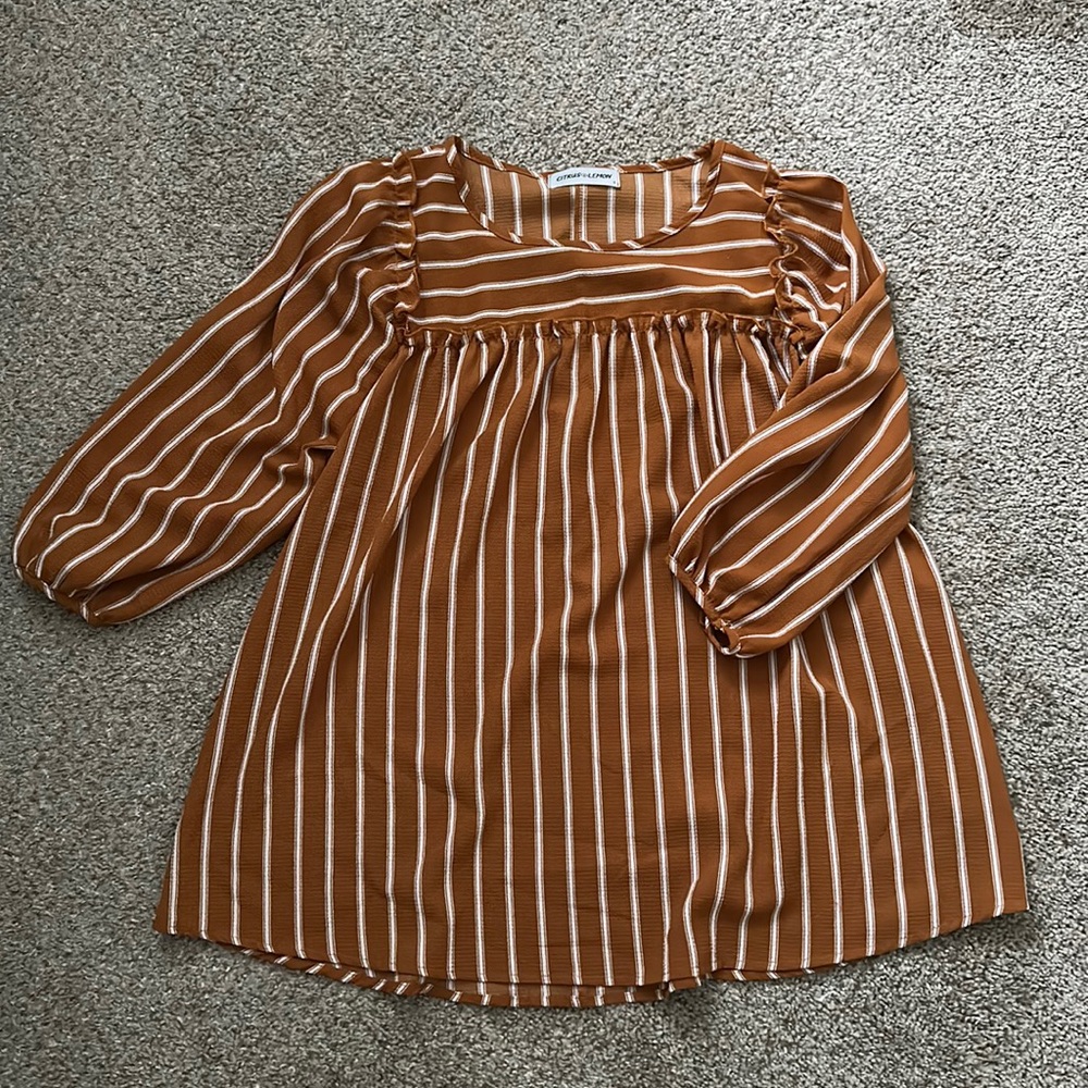 Citrus and Lemon boutique top. EUC!! Size small. 3/4 length sleeves